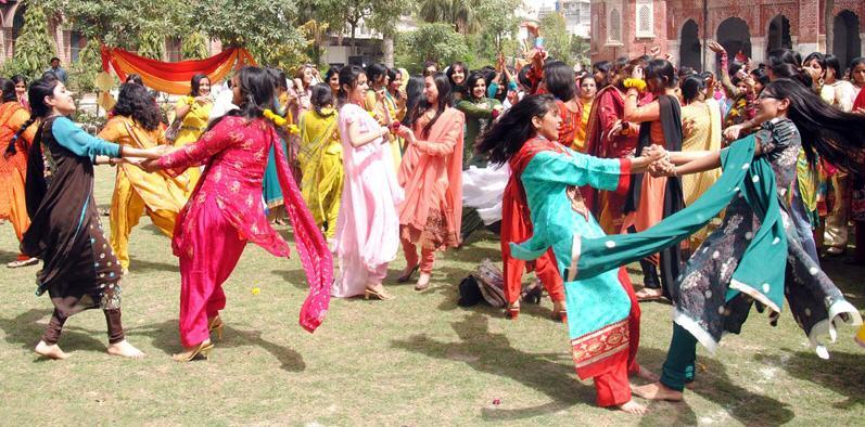 Girls Kikli Dance in Government College of Technology Lahore