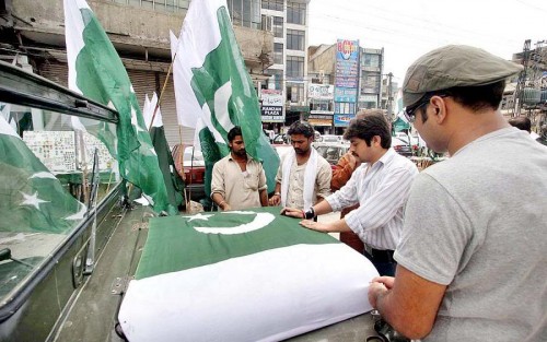pakistan 14 august 2021 flag in car